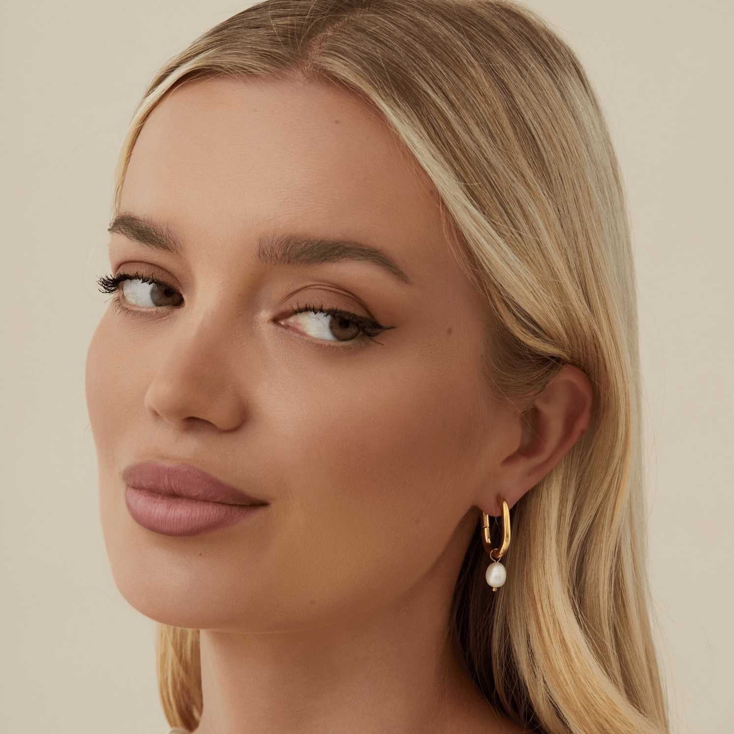 Urbanti Stainless Steel Bora Bora Pearl Hoop Earrings