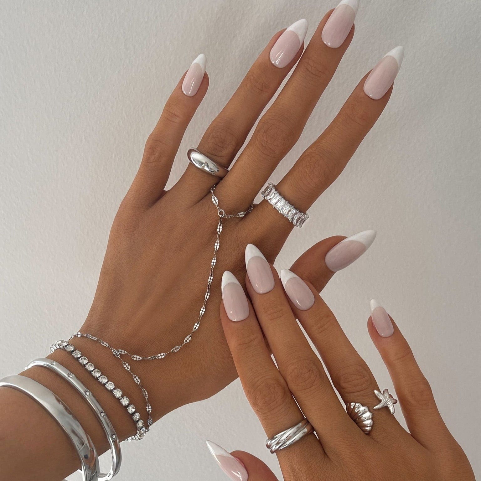 Urbanti Stainless Steel Chevron Hand Chain Bracelet