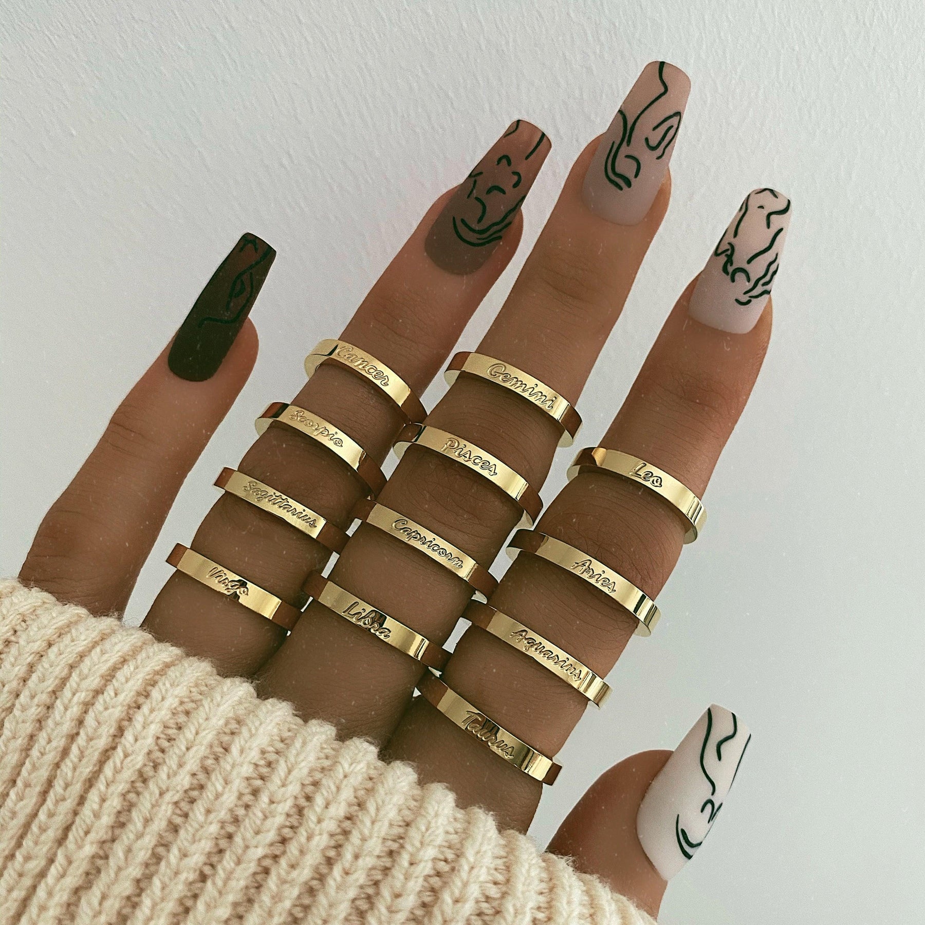 Urbanti Stainless Steel Italic Zodiac Ring Gold