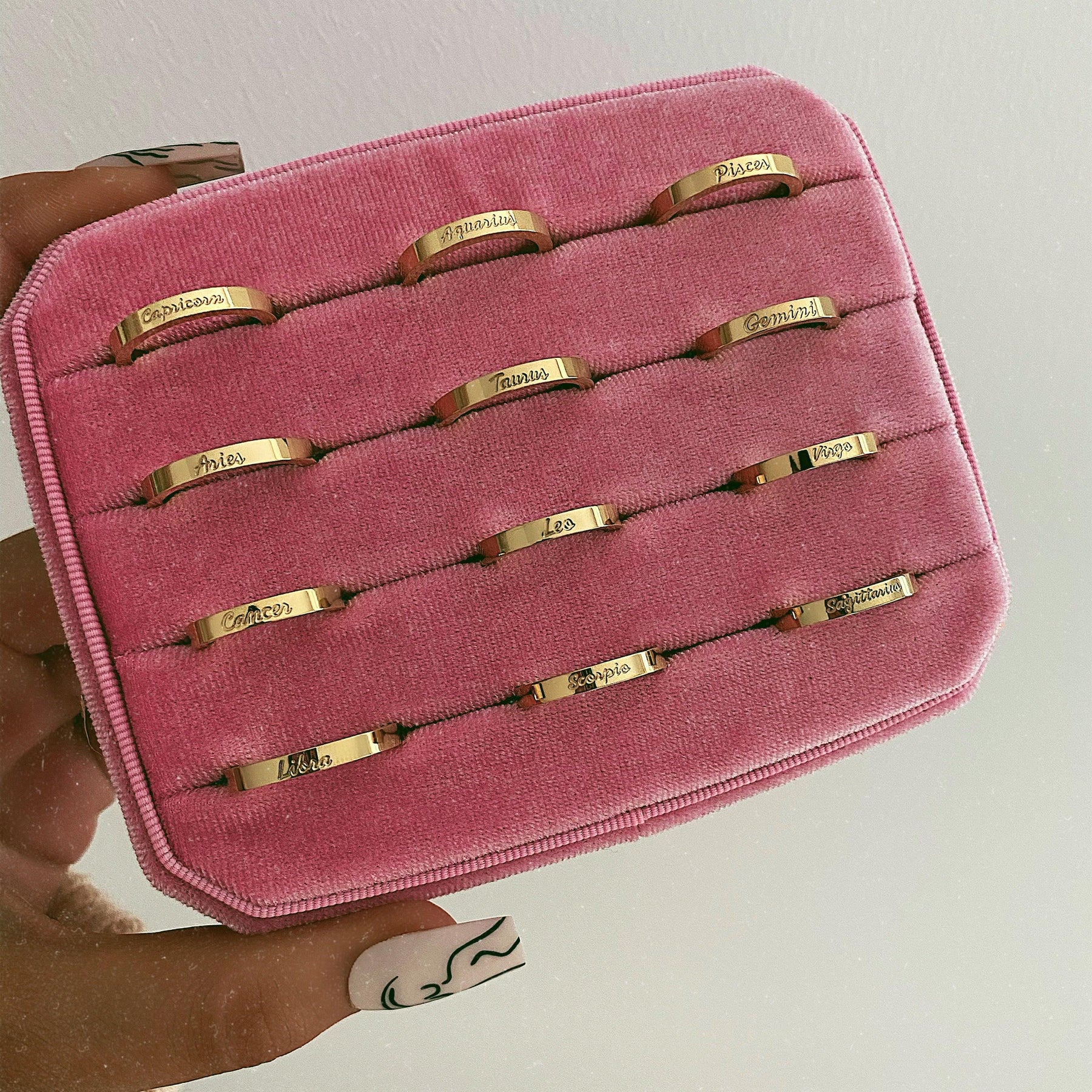 Urbanti Stainless Steel Italic Zodiac Ring Gold