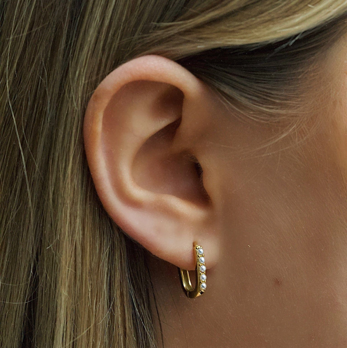 Urbanti Stainless Steel Rosalie Pearl Hoop Earrings Gold