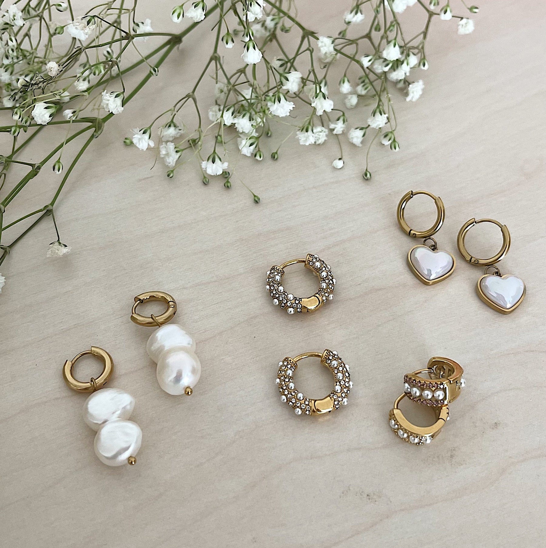 Urbanti Stainless Steel Anshi Pearl Hoop Earrings Gold