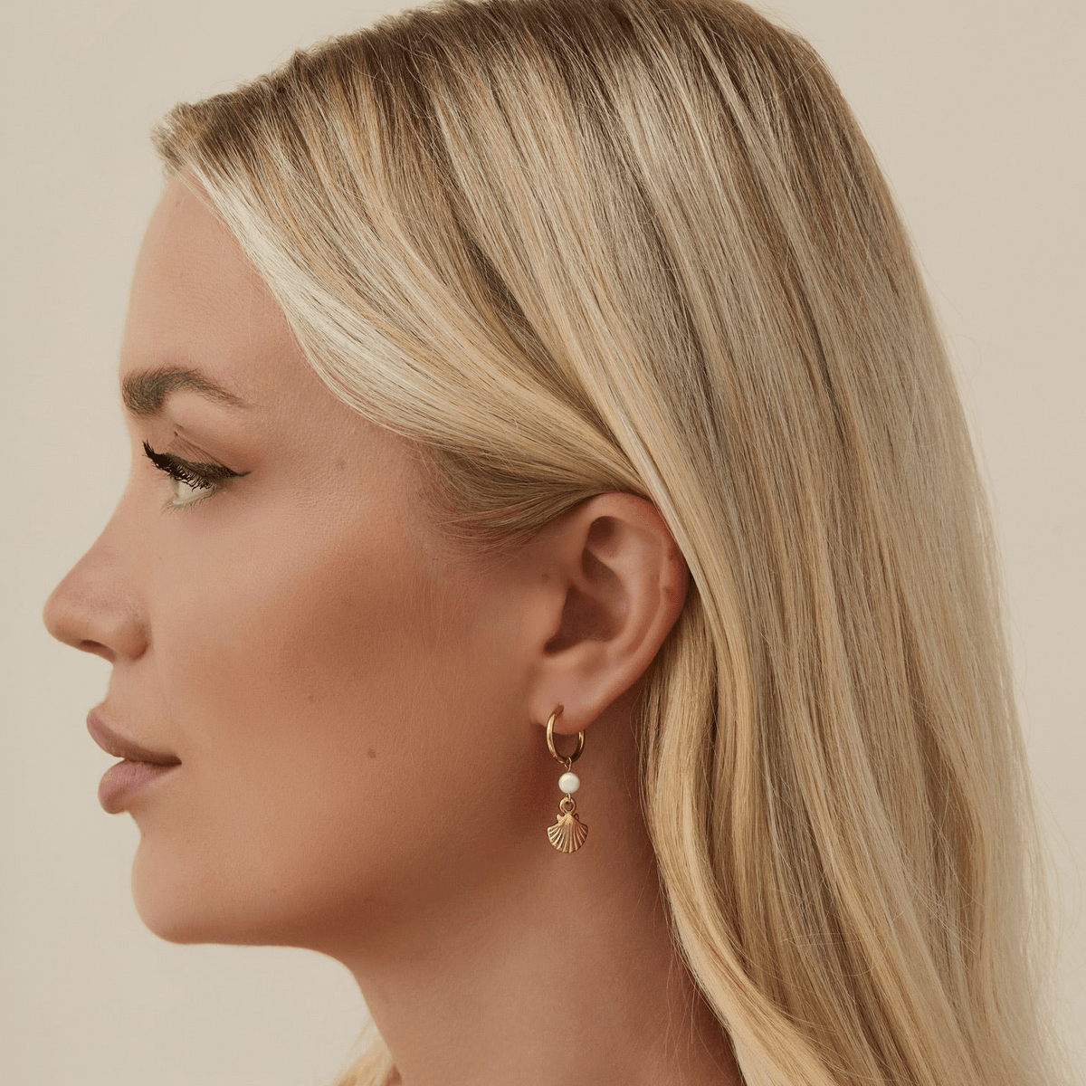 Urbanti Stainless Steel Dory Pearl Hoop Earrings